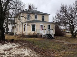 113 W 4th St, Golden, IL 62339