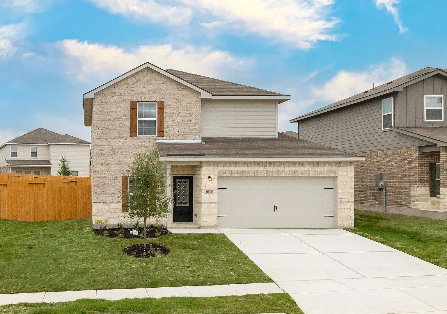 Contemporary Charm in Hightop Ridge | Spacious Layout & Large Private Backyard — Photo 1