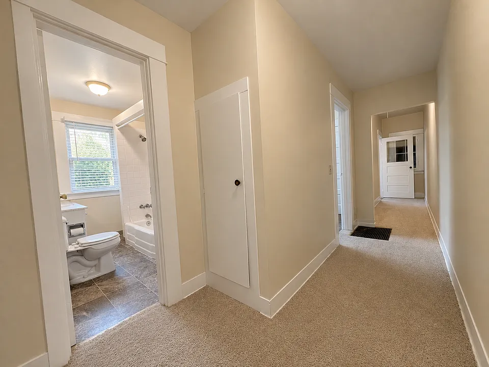 Stunning Vintage 2 Bed 1 Bath in NW 23rd!