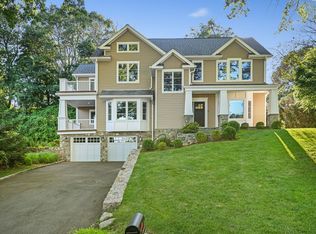 12 Old Wagon Rd, Old Greenwich, CT 06870