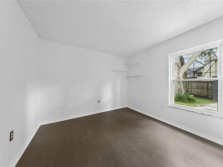 308 Silver Pine Dr — Photo 23
