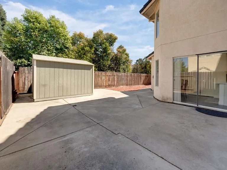 8409 Thornbury Dr — Photo 15