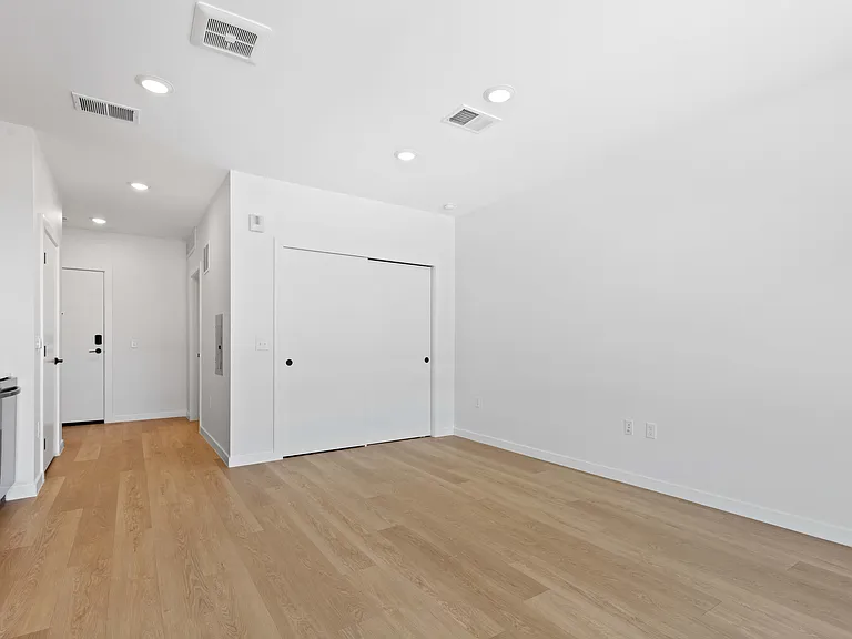 Oso Apartments — Photo 37