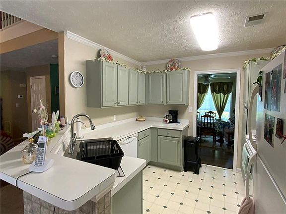 5th image of 2410 Conley Dr