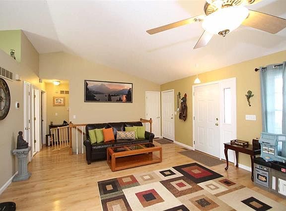 5th image of 401 Bayview Ct