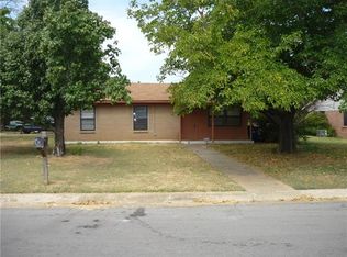 701 Paula Ln, Kennedale, TX 76060