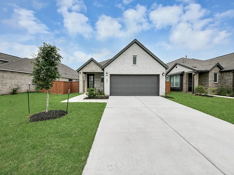 1062 Blue Stone Dr — Photo 3