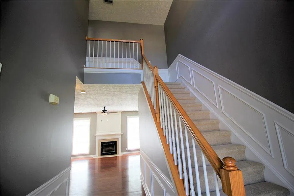 3 bed, 2.5 bath, 1744 sqft, $2,450 — Photo 2