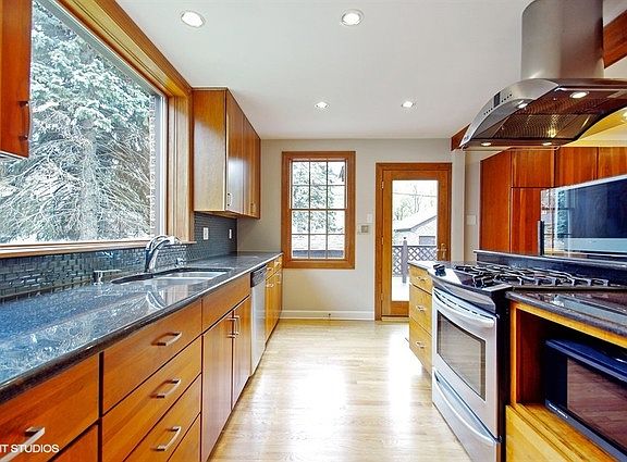 5th image of 5325 N Lawler Ave