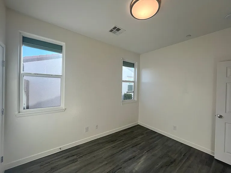1533 Franklin Ln — Photo 50