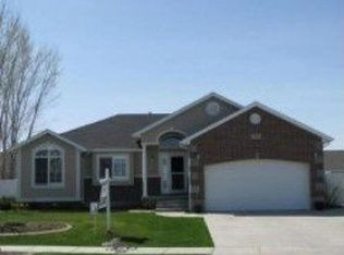 2403 W 2375 N, Clinton, UT 84015