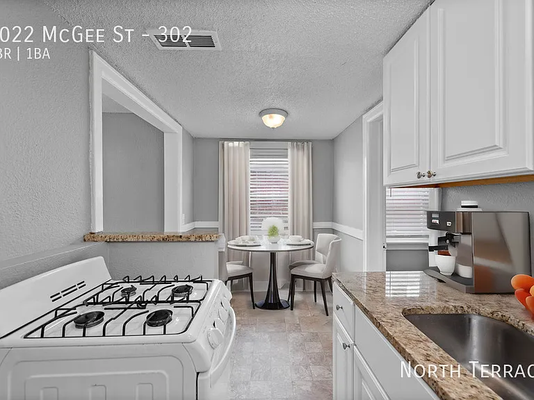 3022 McGee St #302 — Photo 5