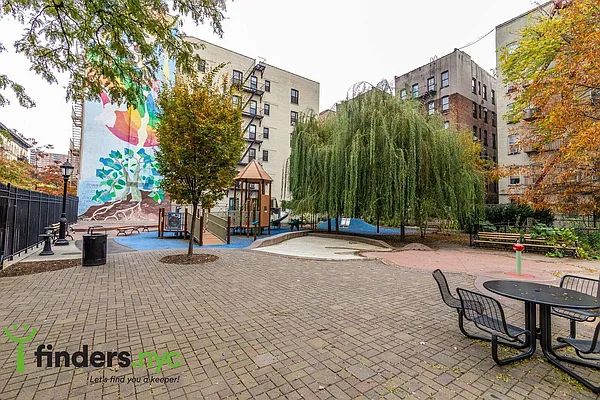 Rented by Clove Realty LLC | media 27