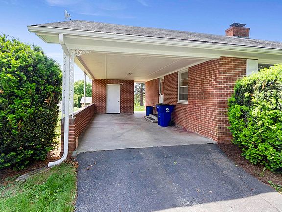 5th image of 740 Mountain View Dr