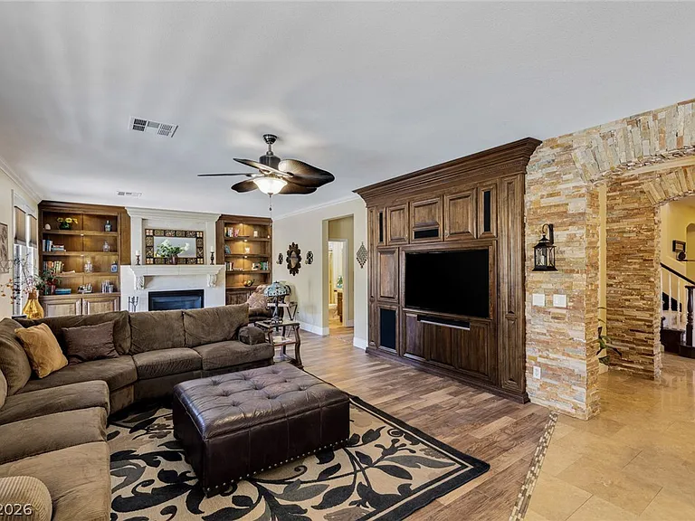 724 Pinnacle Heights Ln — Photo 12