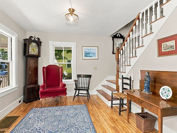 4th image of 60 Highland St