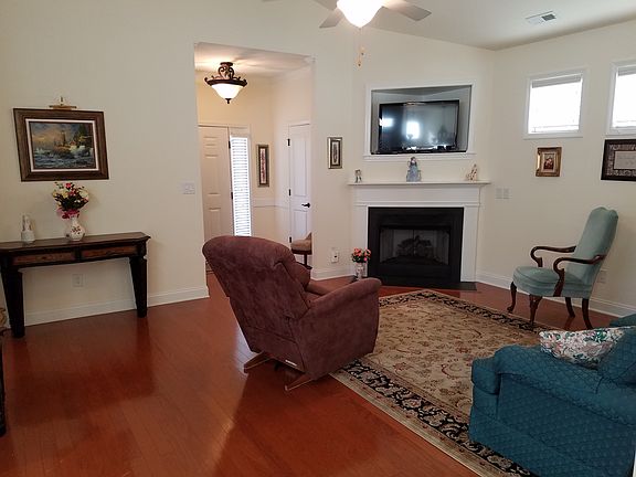 3rd image of 35 Denby Cir