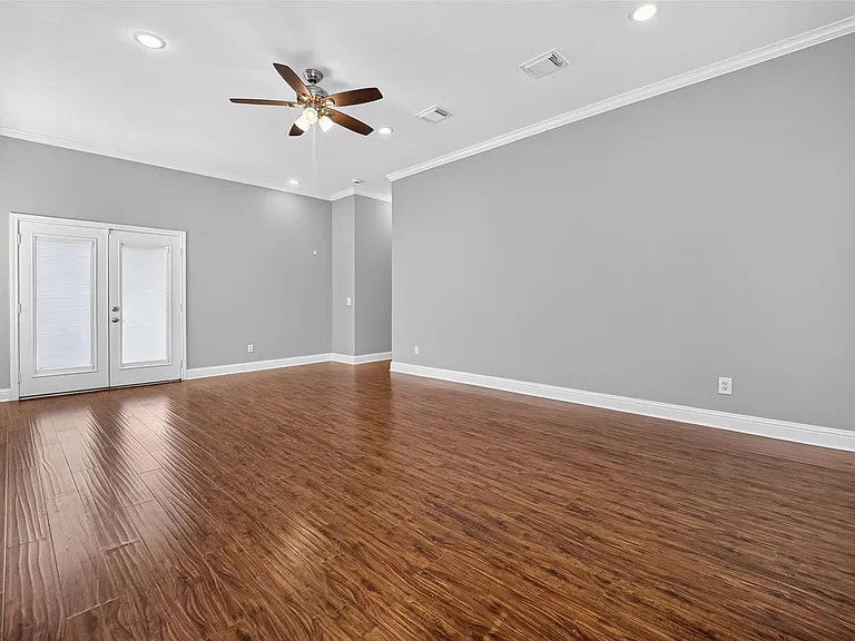 10310 Chevy Chase Dr — Photo 23