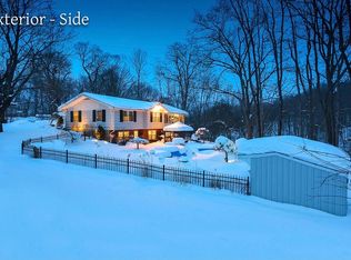 11 Pleasantview Dr, East Aurora, NY 14052