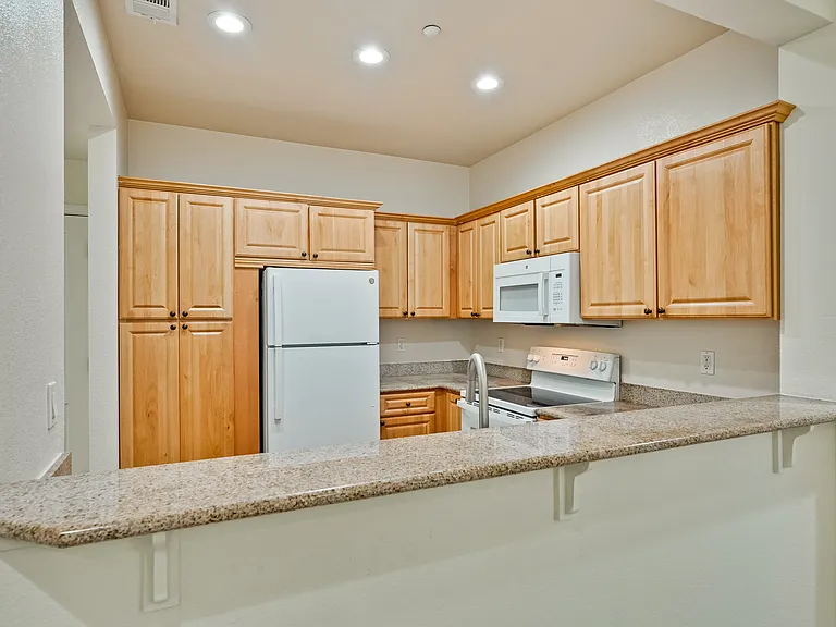 Encinal Place Apartments — Photo 13