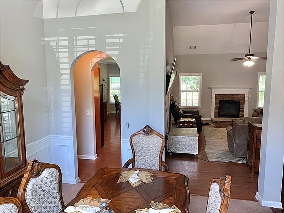 4th image of 5421 The Vyne Ave