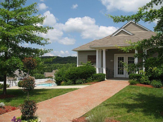 2nd image of 30 Sparrow Ridge Rd