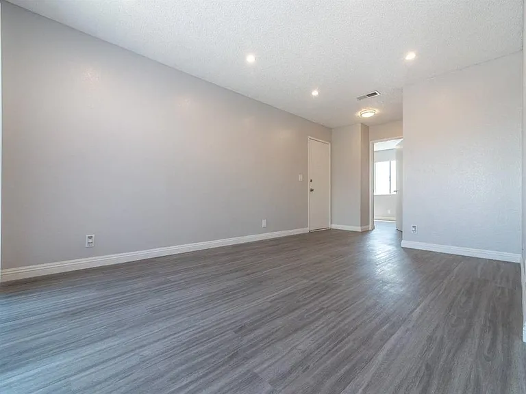 Ascot Park Apartments — Photo 15