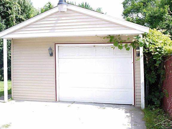 3rd image of 41 Woodward Dr