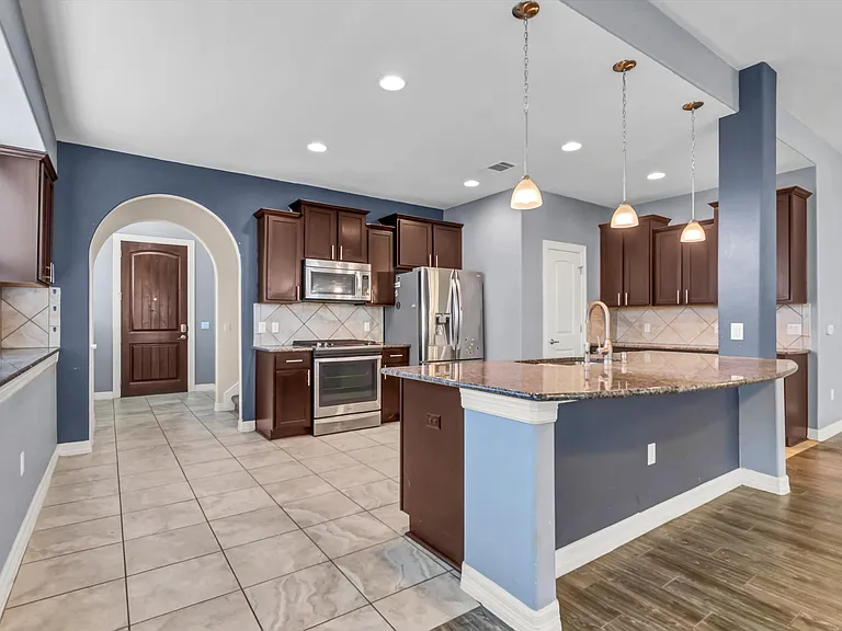7008 Hester Rd — Photo 2