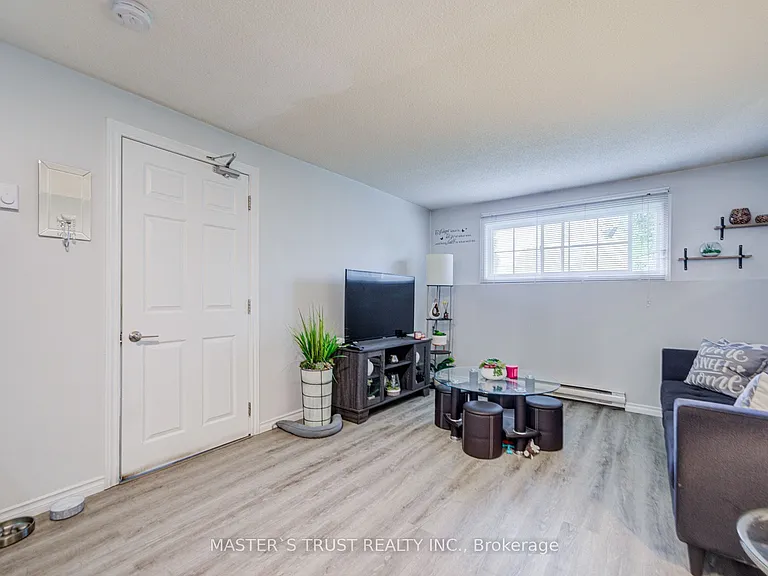1179 Simcoe St S #2 — Photo 6