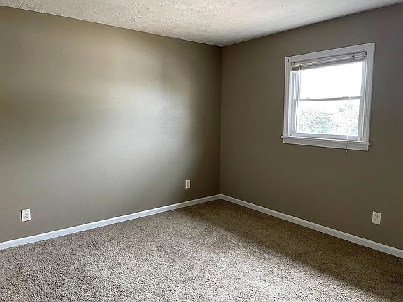 4th image of 3300 Robin Rd APT 1