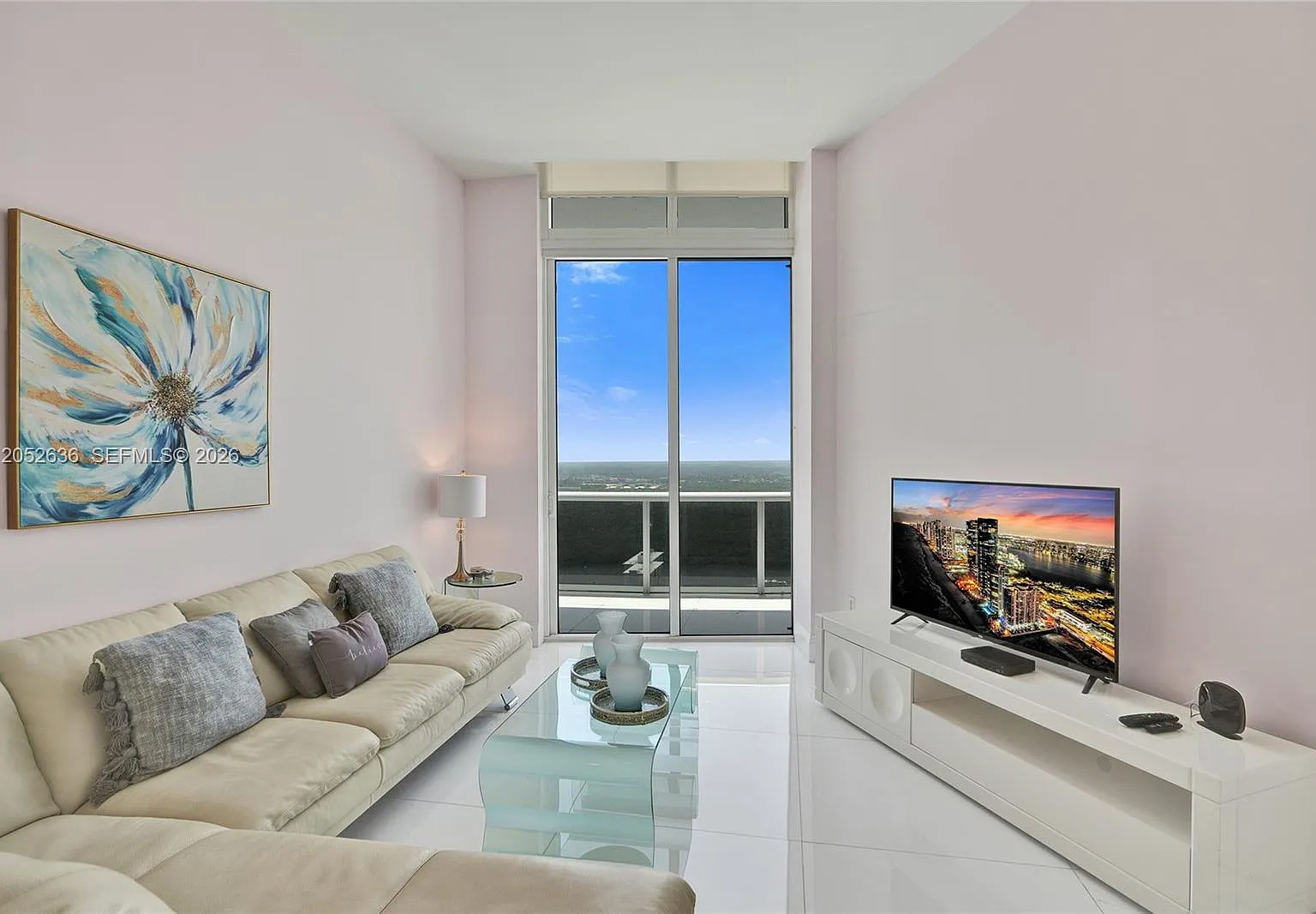 Tdr Tower I Condo — Photo 1