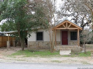 707 13th St, Bandera, TX 78003