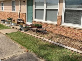 2001 Chateau Dr, Saint Joseph, IL