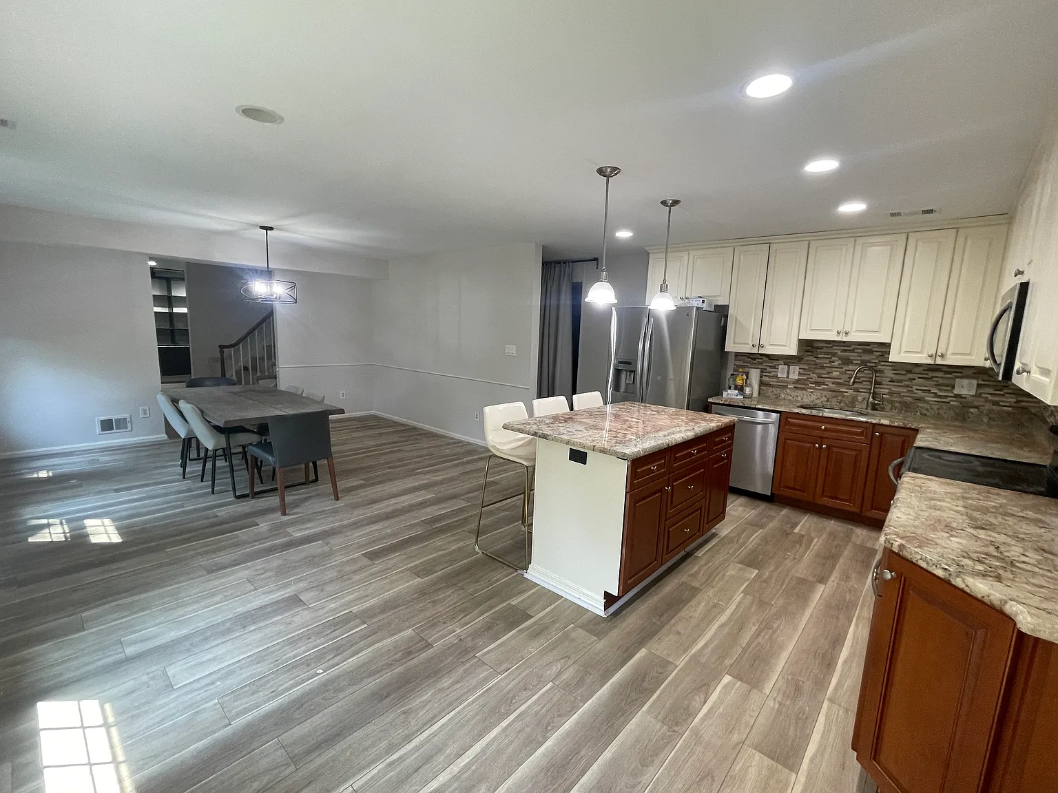5 bed, 2355 sqft, $3,750 — Photo 2