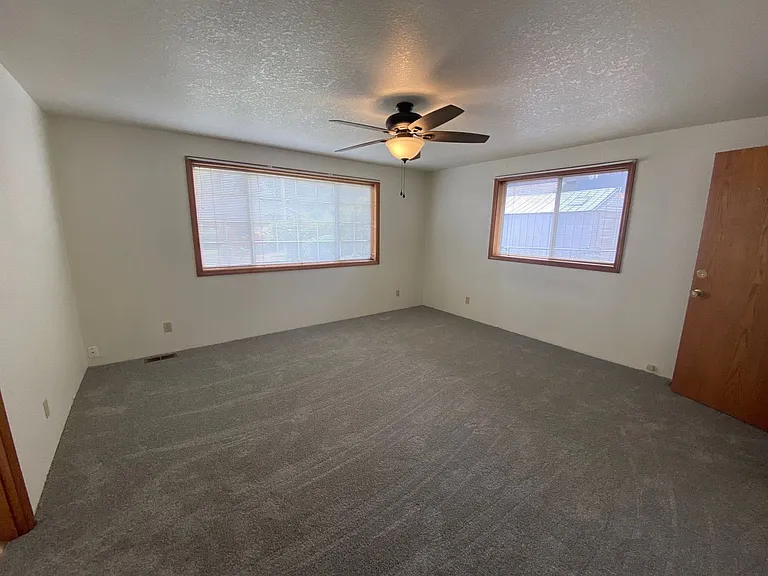 2220 NW Cabrillo Ct — Photo 9