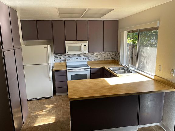 5th image of 2977 Woodgate Ct