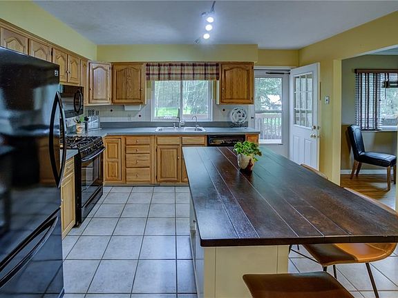 4th image of 31191 Hilliard Blvd
