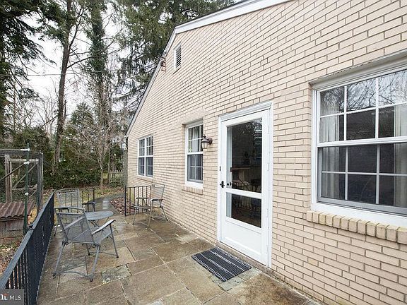 4th image of 400 E Abington Ave