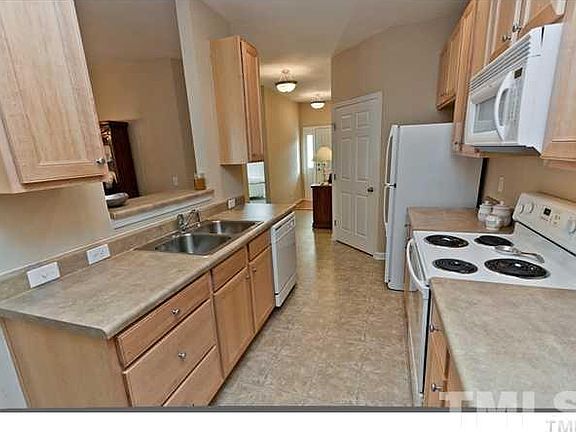 3rd image of 917 Linen Dr