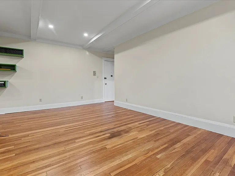 100 Lanark Rd — Photo 12