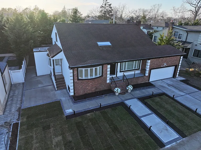 791 Longview Ave — Photo 30
