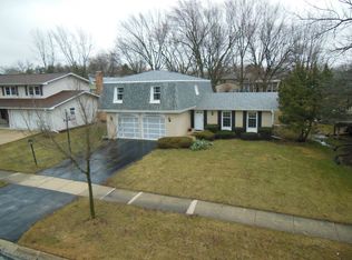 1821 Bolson Dr, Downers Grove, IL 60516