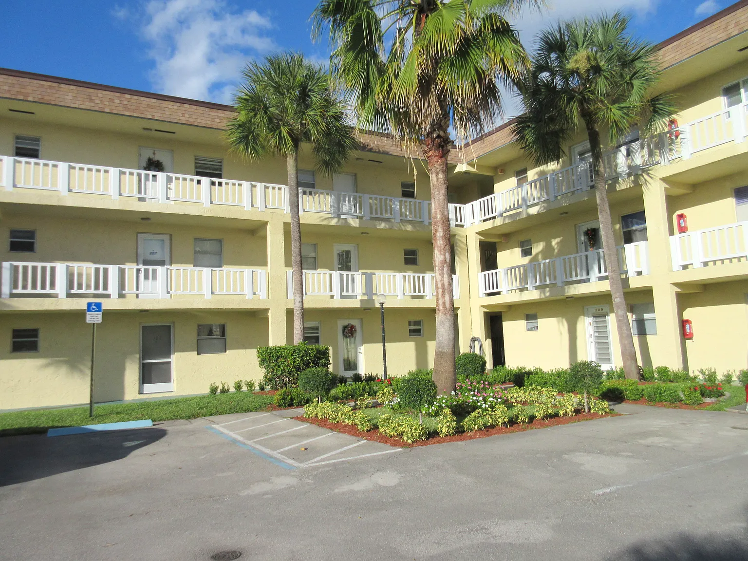 1 bed, 750 sqft, $1,600 — Photo 2
