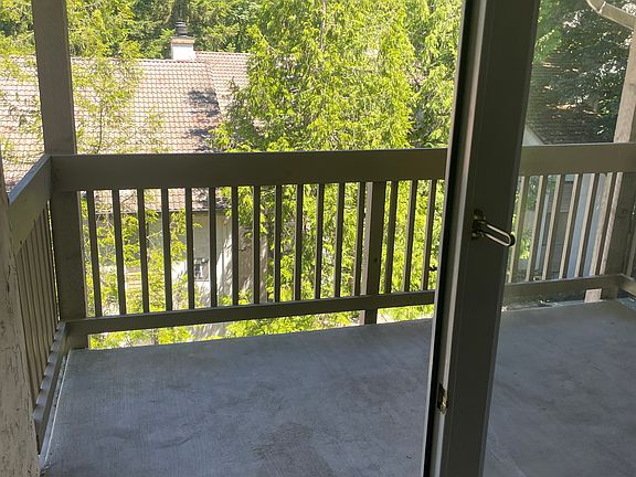 4th image of 10423 NE 32nd Pl APT E305