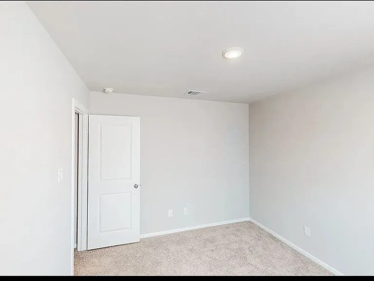 1101 La Esperanza Dr — Photo 1