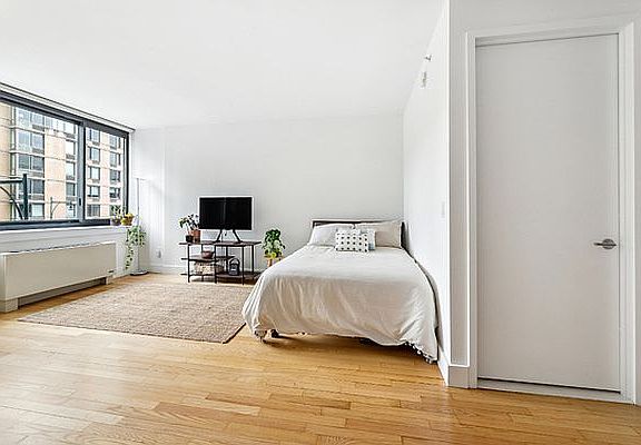4th image of 4720 Center Blvd APT 325
