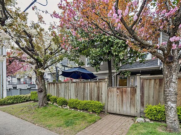 2nd image of 848 W 16th St #7