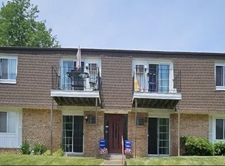 1385 Meadowcreek Dr., Pewaukee, WI 53072
