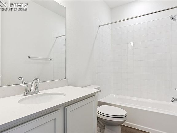 3rd image of 10151 Kingsbury Dr